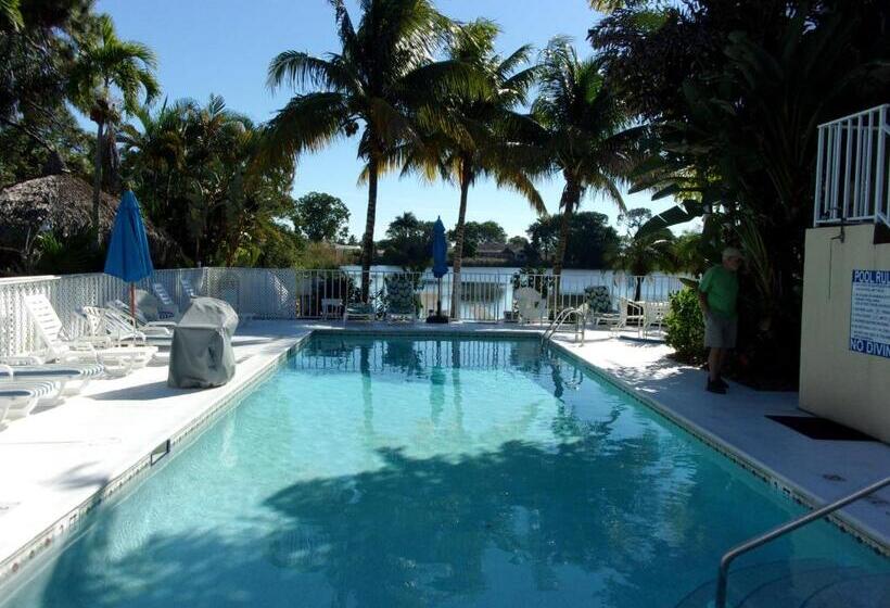 בית מלון כפרי Marco Island Lakeside Inn