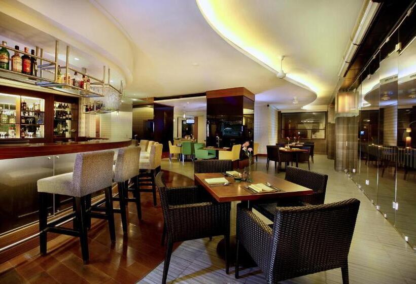 هتل Menara Peninsula