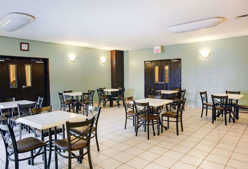 هتل Quality Inn & Suites Airport