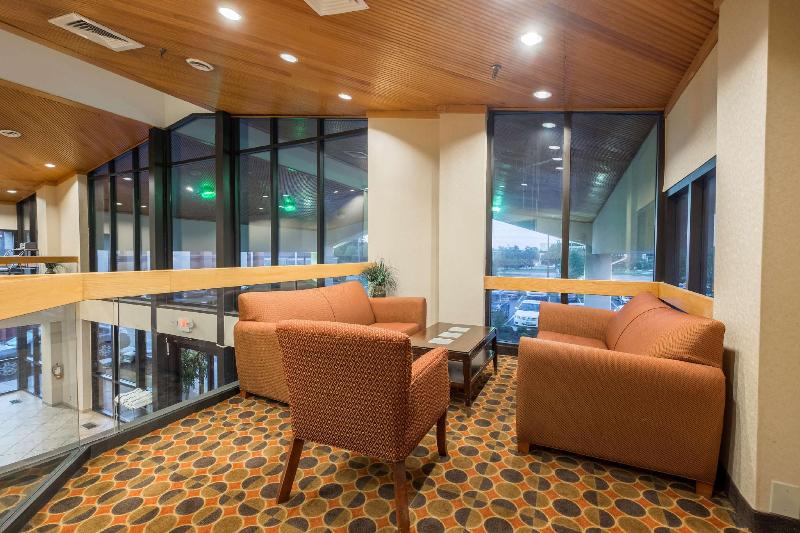 Отель Red Roof Inn & Suites Cincinnati North Mason