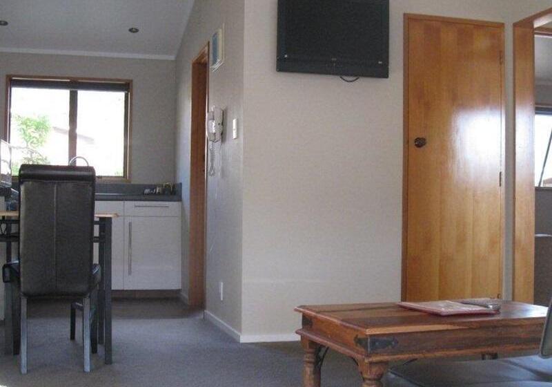 Lake Matheson Motel