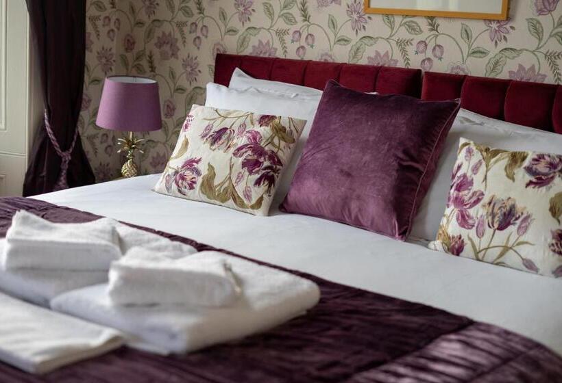 Western Isles Hotel