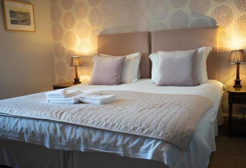 Western Isles Hotel
