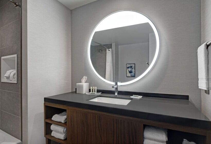 فندق Courtyard By Marriott Hamilton