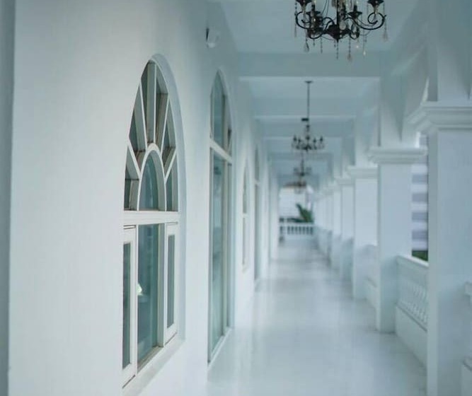 هتل Empire Pacific Castle 龍潭科學園區 六福村 小人國 幼獅工業園區