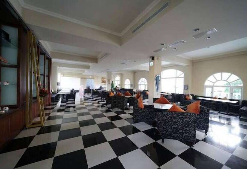 هتل Empire Pacific Castle 龍潭科學園區 六福村 小人國 幼獅工業園區