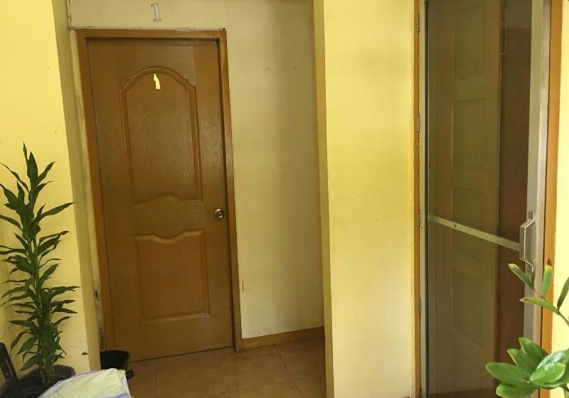 Отель Favila Transient Rooms