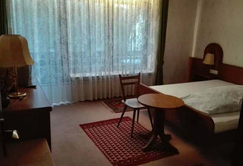 Отель Monteurpension Guenter