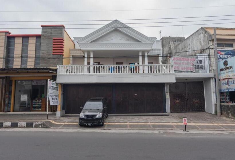 هتل Reddoorz Syariah Plus @ Perintis Guesthouse Tasikmalaya