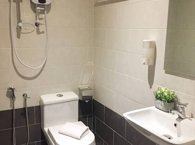 هتل Square Inn