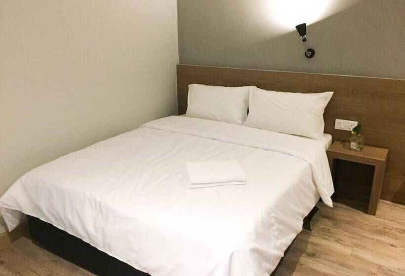 هتل Square Inn