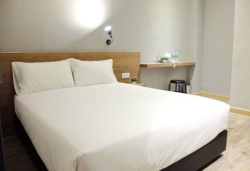 هتل Square Inn