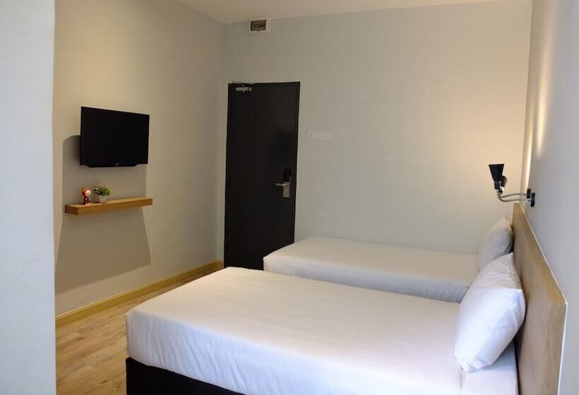 هتل Square Inn