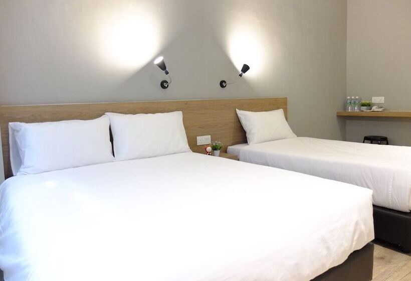 هتل Square Inn