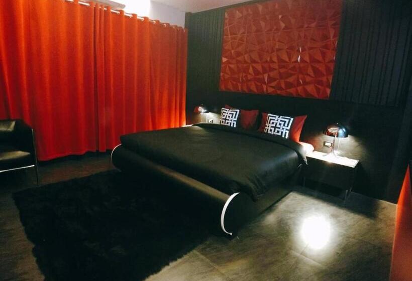 هتل The S24 Resort Buriram