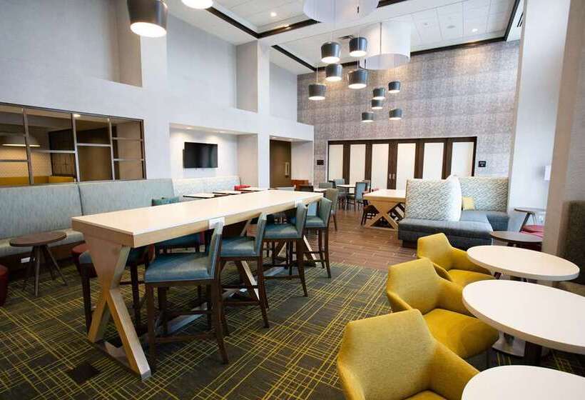 Отель Hampton Inn & Suites St. Clairsville