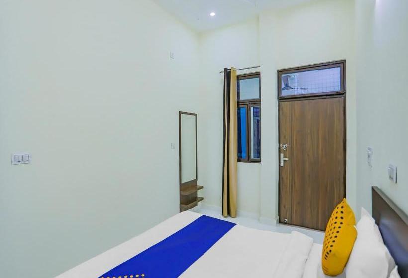 호텔 Spot On 78792 Moore Residency