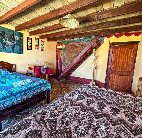 پانسیون Hostal Sol Y Lago