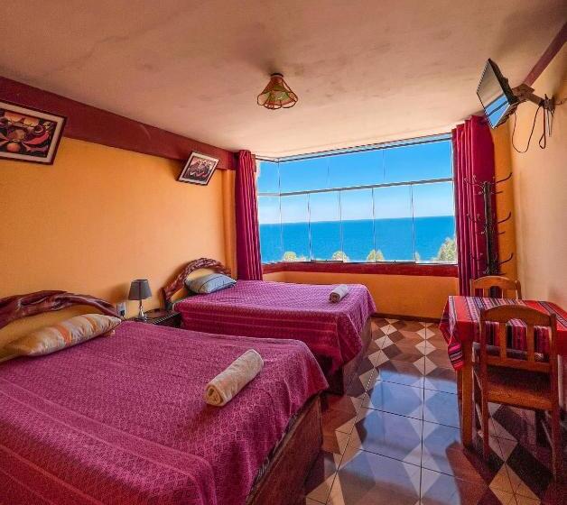 پانسیون Hostal Sol Y Lago