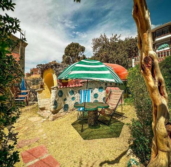 پانسیون Hostal Sol Y Lago