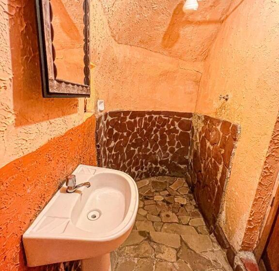 پانسیون Hostal Sol Y Lago