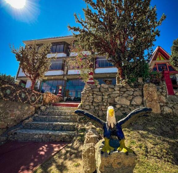 پانسیون Hostal Sol Y Lago