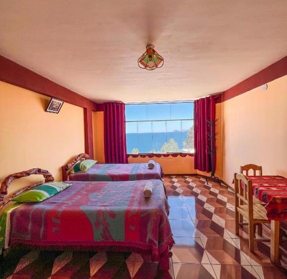 پانسیون Hostal Sol Y Lago