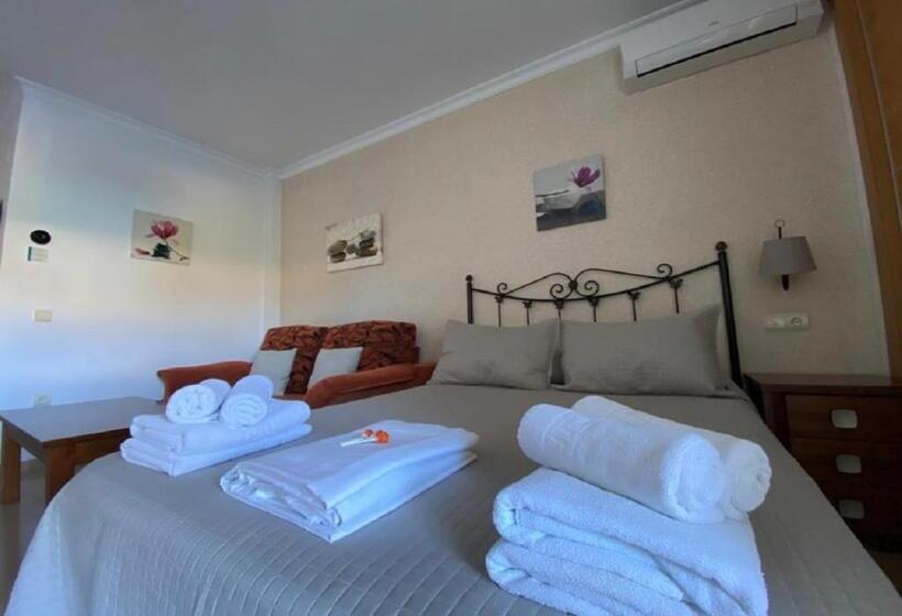 استراحتگاه Apartamentos Benal Beach Group