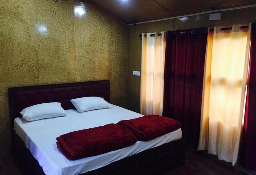 منتجع Golden Valley Cottages, Chail