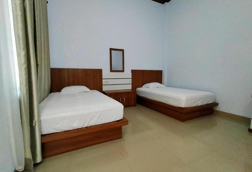 فندق Reddoorz @ Sunset Resort Bau Bau