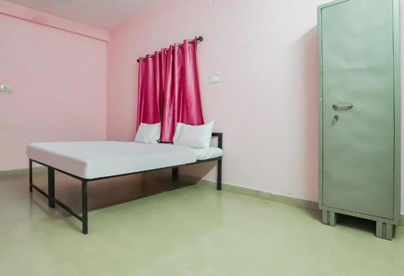 בית מלון כפרי Spot On 78169 Lotus Service Apartment