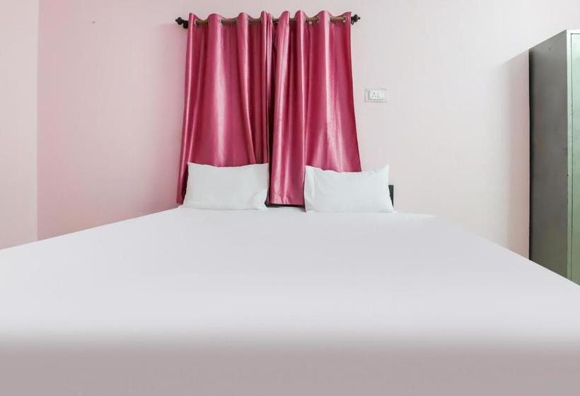 בית מלון כפרי Spot On 78169 Lotus Service Apartment