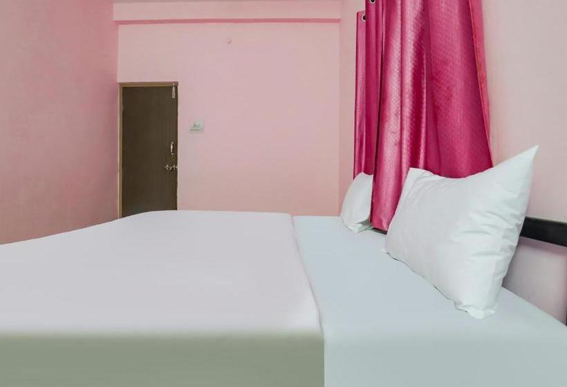 בית מלון כפרי Spot On 78169 Lotus Service Apartment