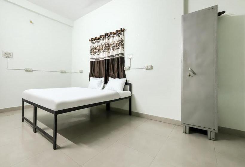 בית מלון כפרי Spot On 78169 Lotus Service Apartment