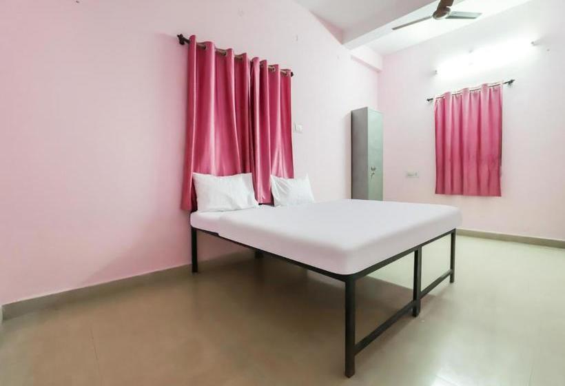 בית מלון כפרי Spot On 78169 Lotus Service Apartment