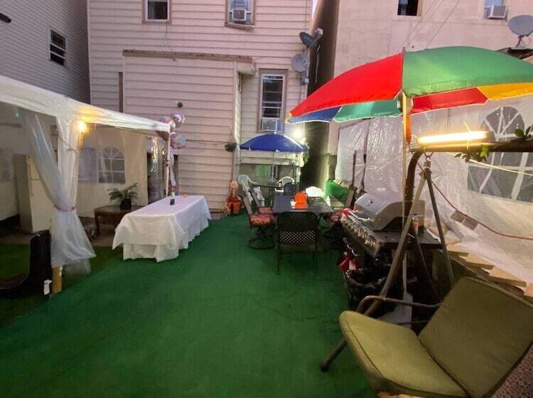 بنسيون Charming 2 Bedrooms Apt 10 Mins To Nycity