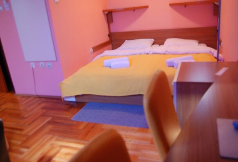 هتل Car Royal Apartmans