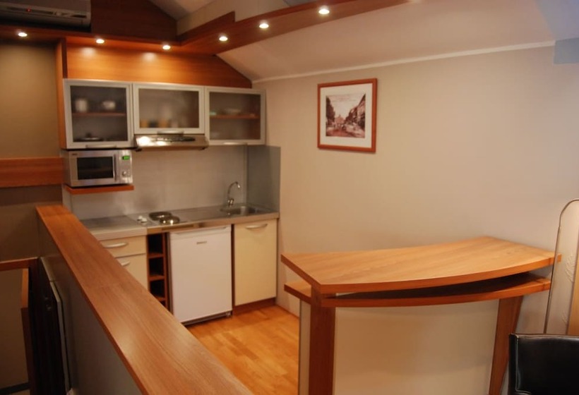 هتل Car Royal Apartmans