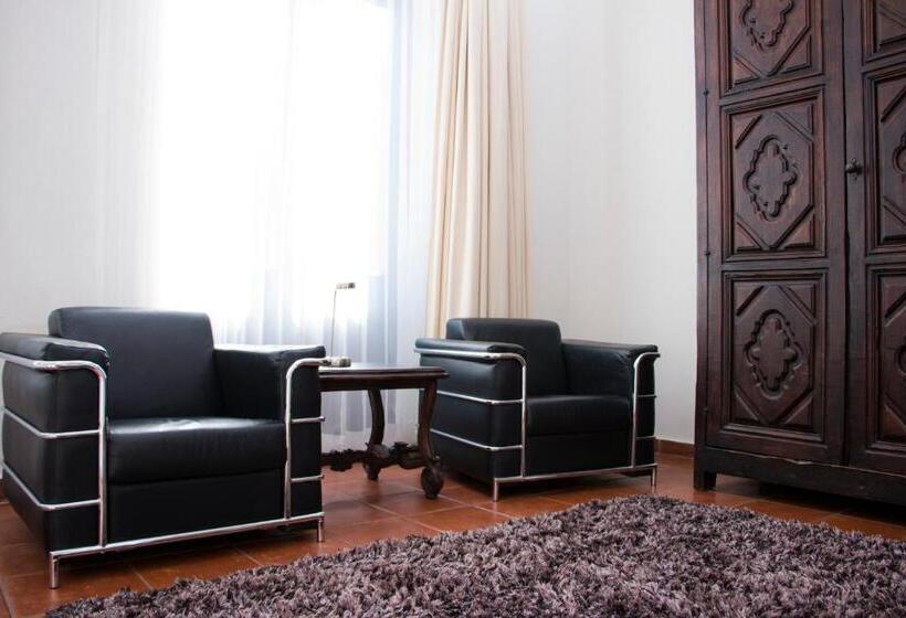 هتل Herencia By Hosting House
