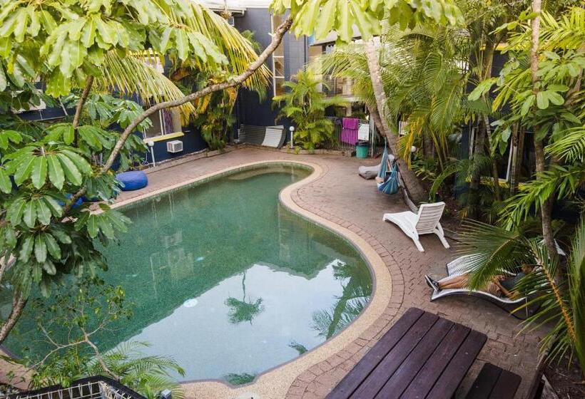 هتل Mad Monkey Village