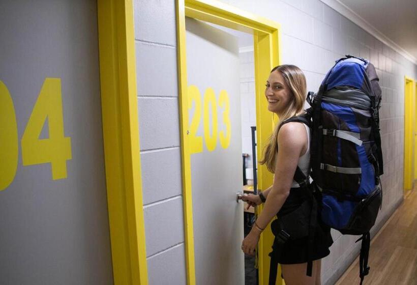 هتل Mad Monkey Village