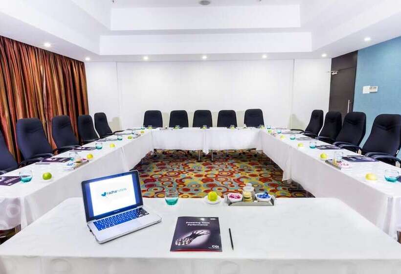 בית מלון כפרי Radha Regent, Chennai