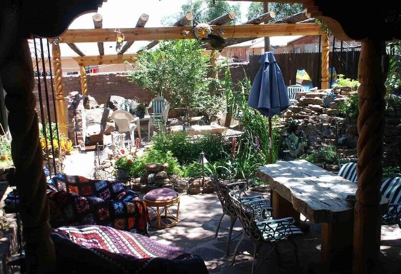 Общежитие Inn At Halona