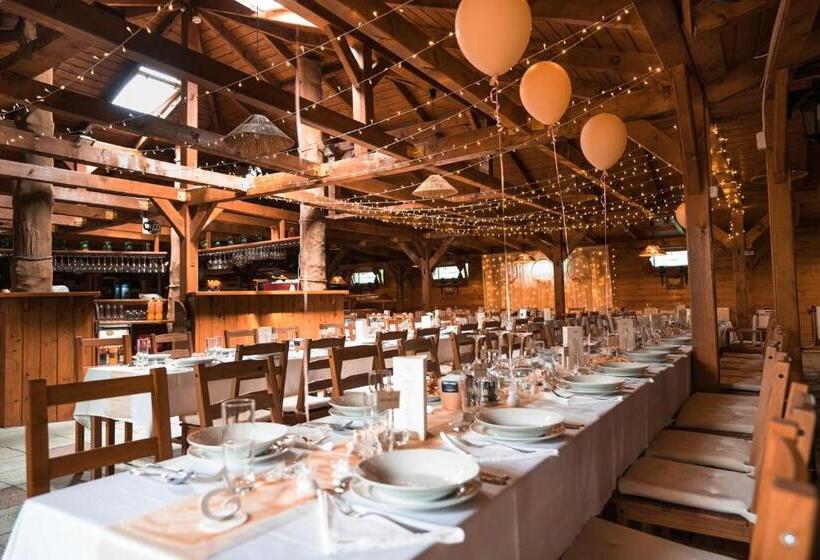 مبيت وإفطار Vadvirág Vendéglő és Panzió