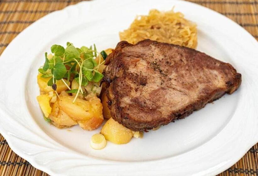 مبيت وإفطار Vadvirág Vendéglő és Panzió