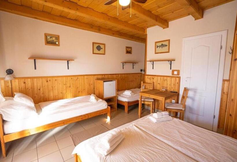 مبيت وإفطار Vadvirág Vendéglő és Panzió