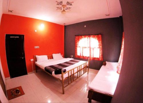 The Hostel Crown