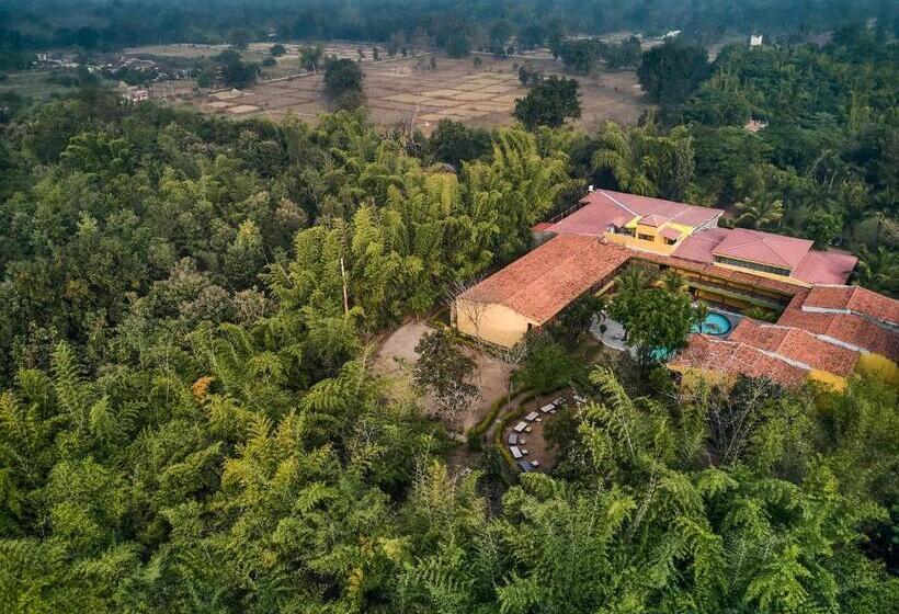 Отель Welcomheritage Jungle Home Pench