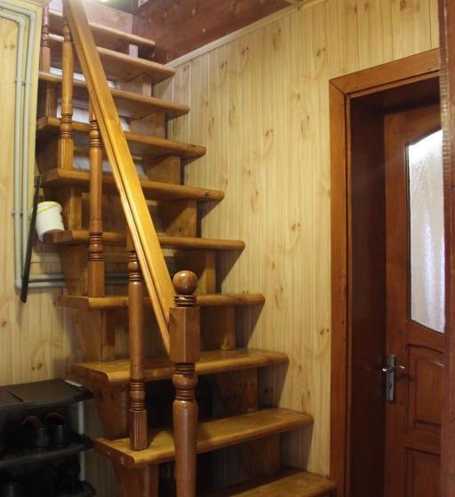 Pension (Hôtel basse catégorie) у михайла під лісом