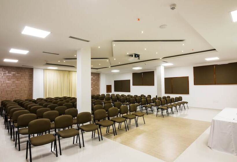 هتل Parque Del Sol